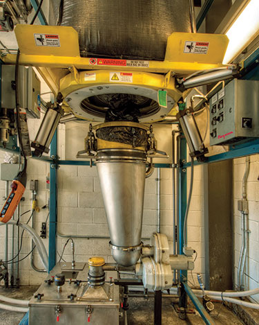 Wasserunternehmen stellt auf automatisierte Big-Bag-Entleerung von pulverförmiger Aktivkohle (PAC) um