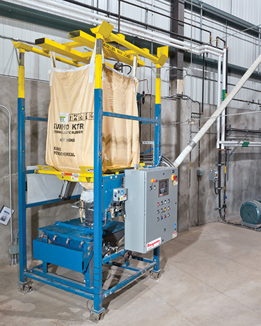 Chargenwiegen aus Big-Bags erhöht die Effizienz bei einem Baustoffhersteller
