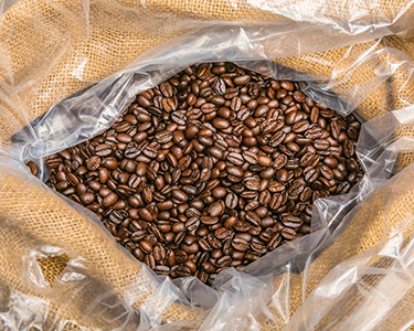 Kaffeeverarbeiter kann große Kaffeemengen dank Rohrseilförderern pünktlich liefern