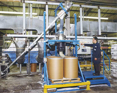 Flexible Schneckenförderer und Big-Bag- sowie Fassfüller maximieren die Verpackungseffizienz in einem Chemiewerk