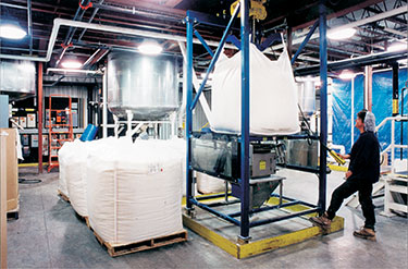 Big-Bag-Entleereinheit mit flexiblem Schneckenförderer verhilft Seifenmacher zu mehr Produktion