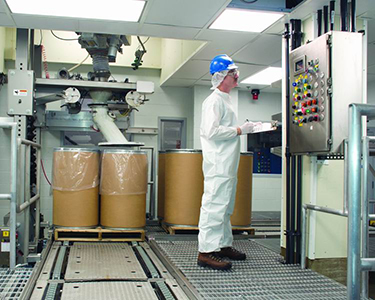 Drehbare Fässer-/Big-Bag-Füllmaschine spielt eine Rolle für die Qualität der Tensidverpackung bei BASF