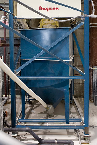 Pulverfördertechnik verbessert die Filtration in einer Entsalzungsanlage