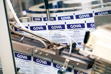Goya Foods steigert die Produktion mit 16 automatischen Big Bag Entleerstationen