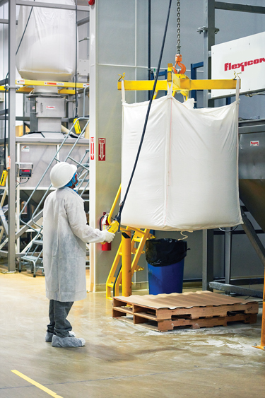 Goya Foods steigert die Produktion mit 16 automatischen Big Bag Entleerstationen